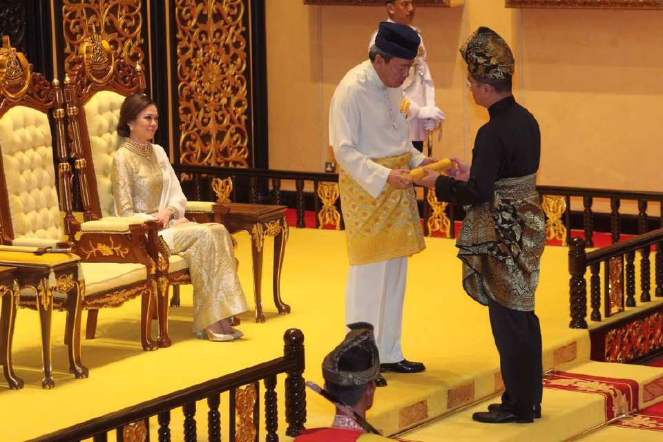 சிகிச்சைக்குப் பின்னர் நாடு திரும்பினார் சிலாங்கூர் சுல்தான்