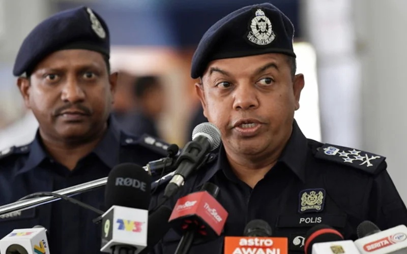 கேளிக்கை மையத்தில் திடீர்சோதனை: 15 போலீஸ்காரர்கள் கைது