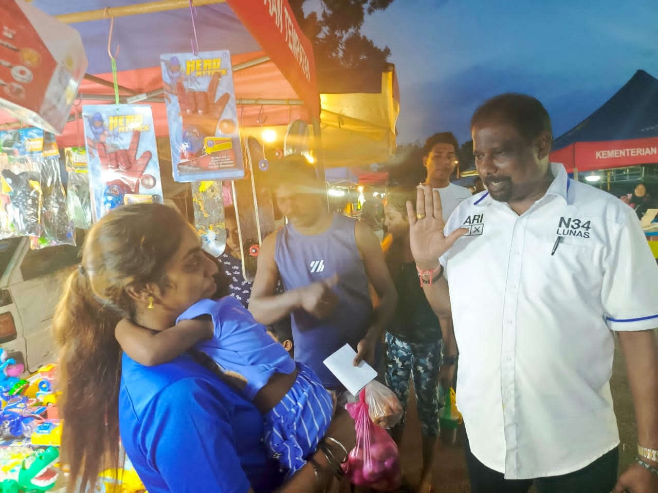 வியாபாரிகளின் பிரச்னைகளை கண்டறிந்தார் அரிச்சந்திரன்