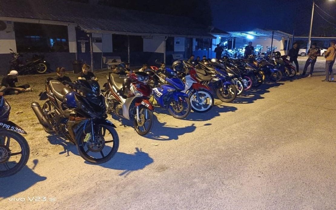 சட்டவிரோத பந்தயம்- போலீஸ் அதிரடியில் மோட்டார் சைக்கிள்கள் பறிமுதல், 230 பேருக்கு சம்மன்