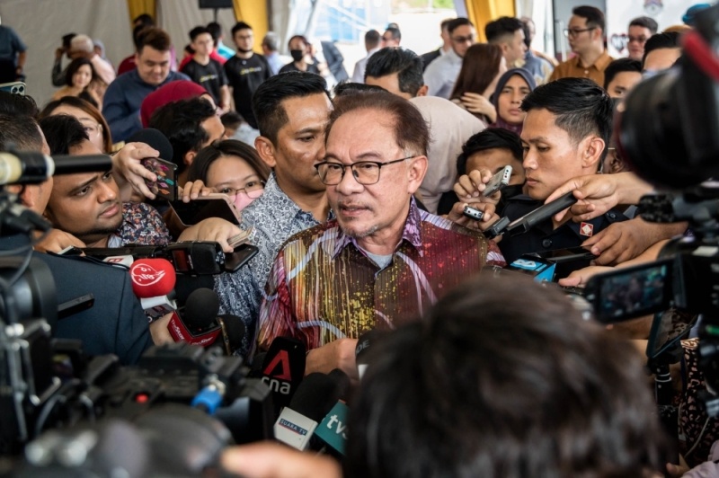 என்னை பதவி விலகச் சொல்வதை விட வழக்கு விசாரணையில் கவனம் செலுத்துங்கள்