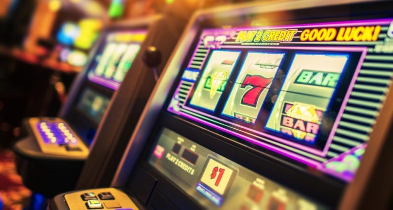 சூதாட்ட நிறுவனங்களிடமிருந்து நன்கொடை பெற்ற பிரமுகர்கள தேடப்படுகின்றனர்