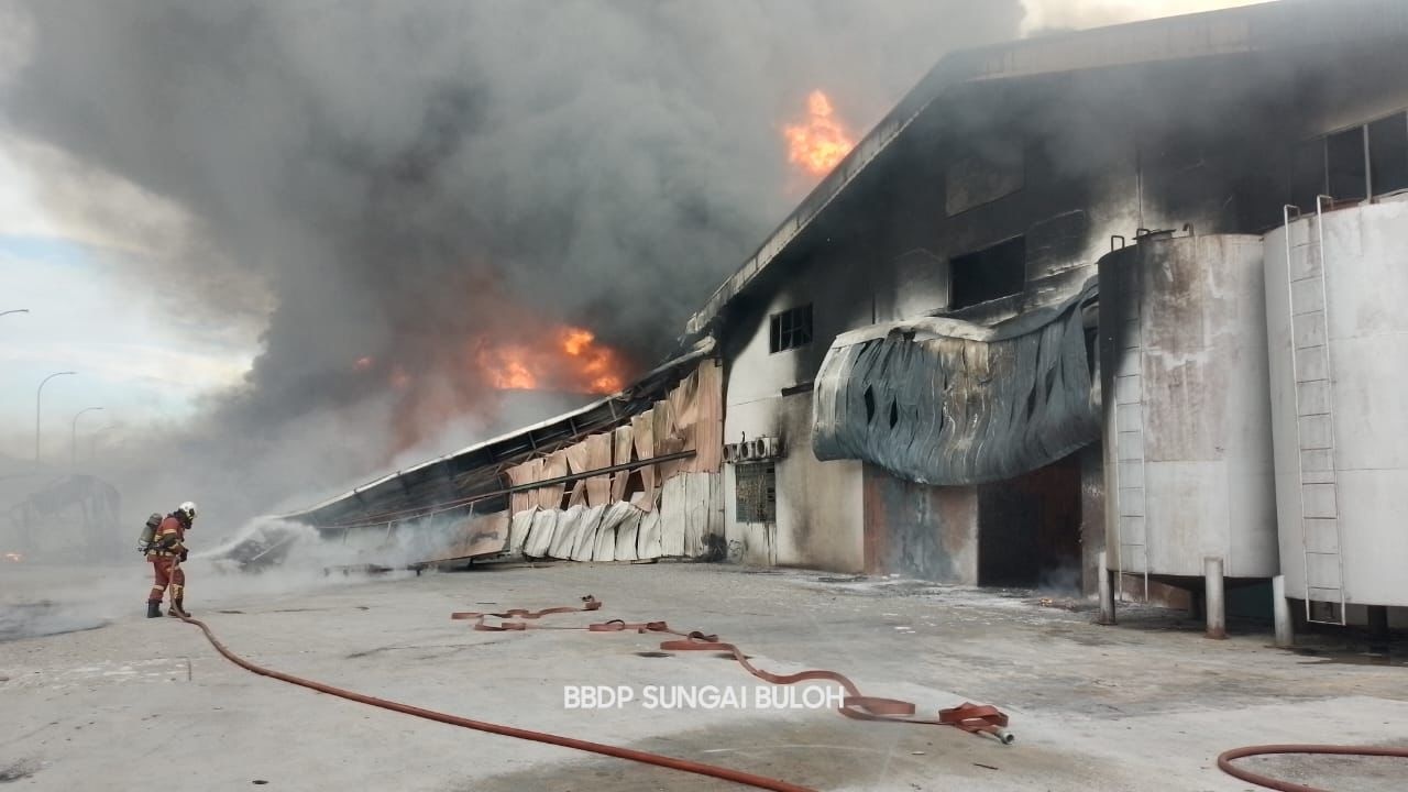 சுங்கை பூலோவில் இருந்த 6 தொழிற்சாலைகள் எரிந்தன