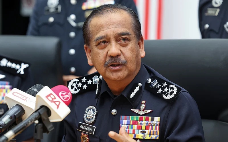 முதிர்நிலை போலீஸ்காரர் உட்பட மூவர் கைது