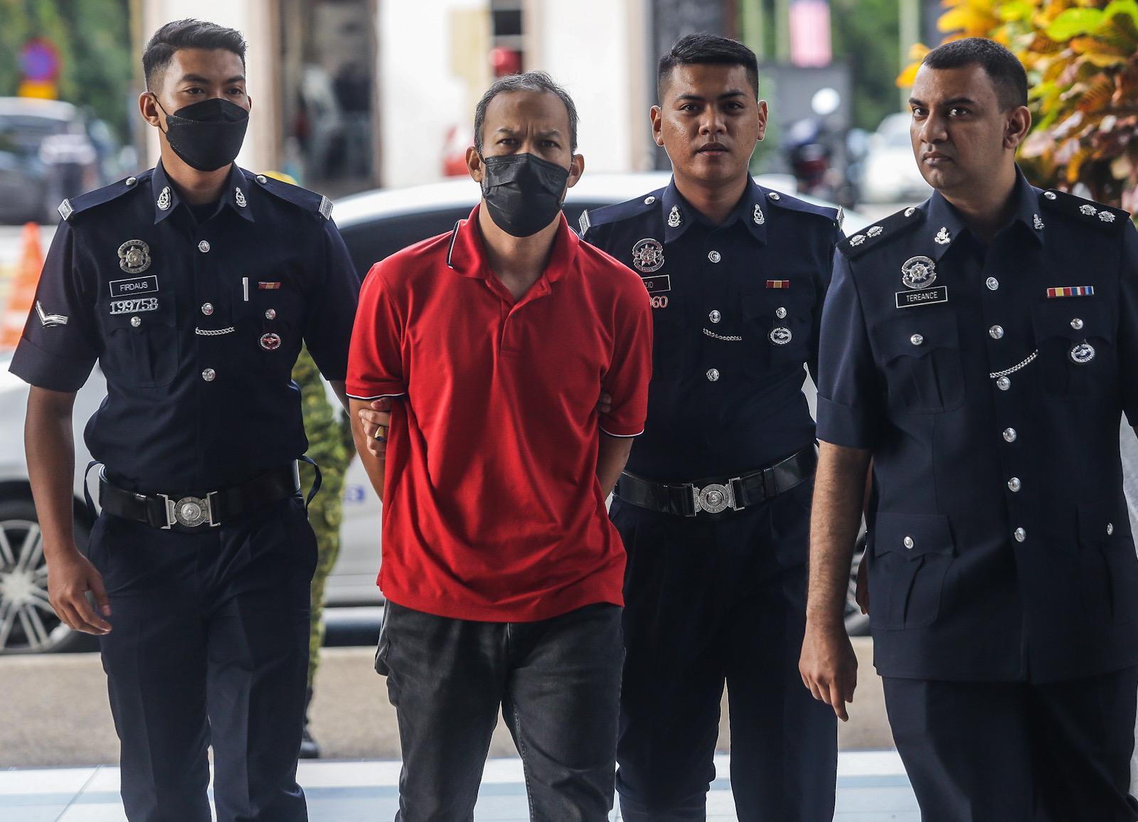 மேபேங்க் அதிகாரி மீது மோசடி குற்றச்சாட்டு