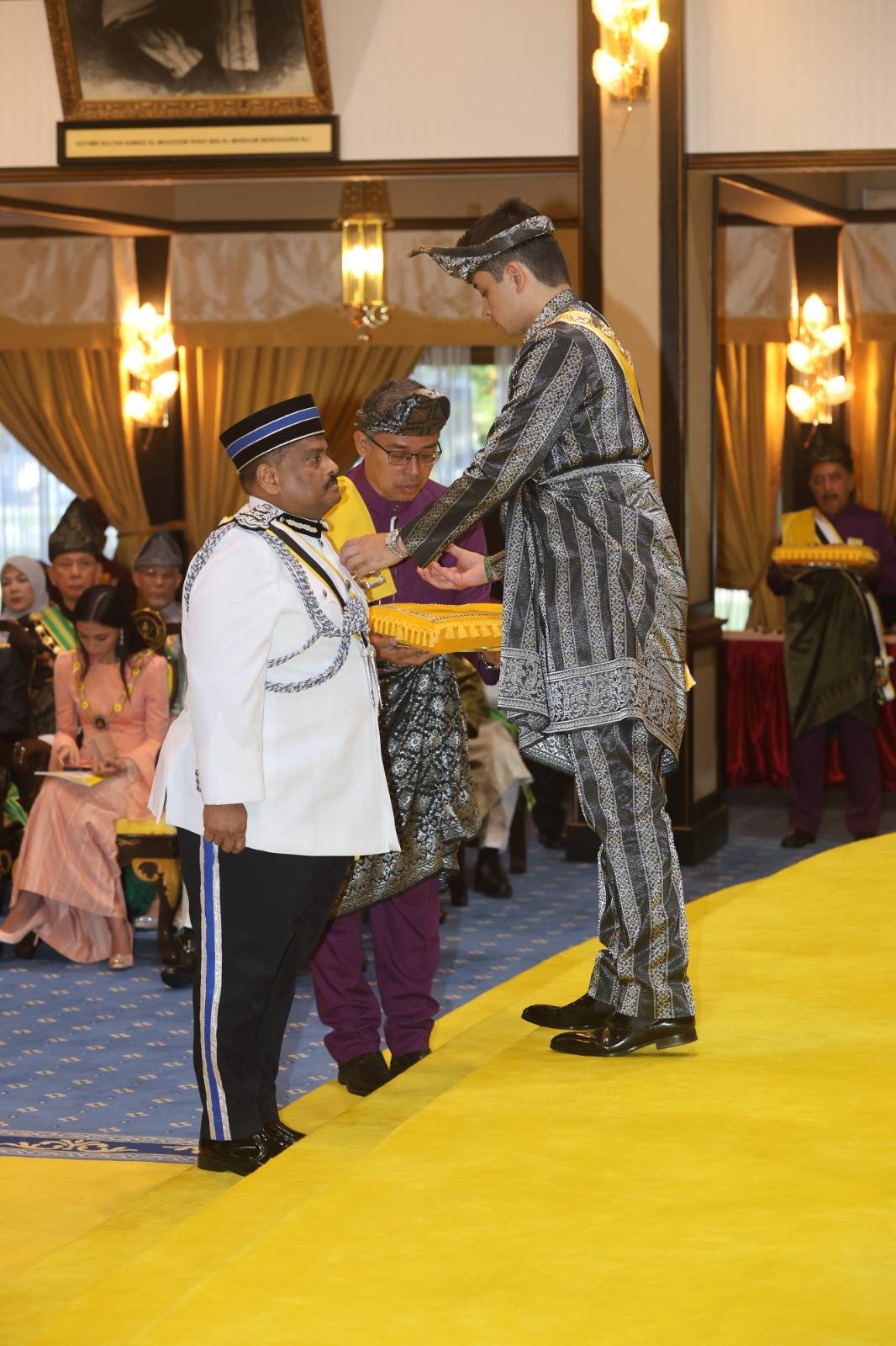 செந்தூல் முன்னாள் போலீஸ் தலைவருக்கு உயரிய விருது