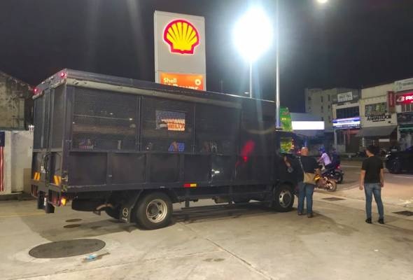 20 ஆதரவாளர்கள் கைது செய்யப்பட்டுள்ளனர்