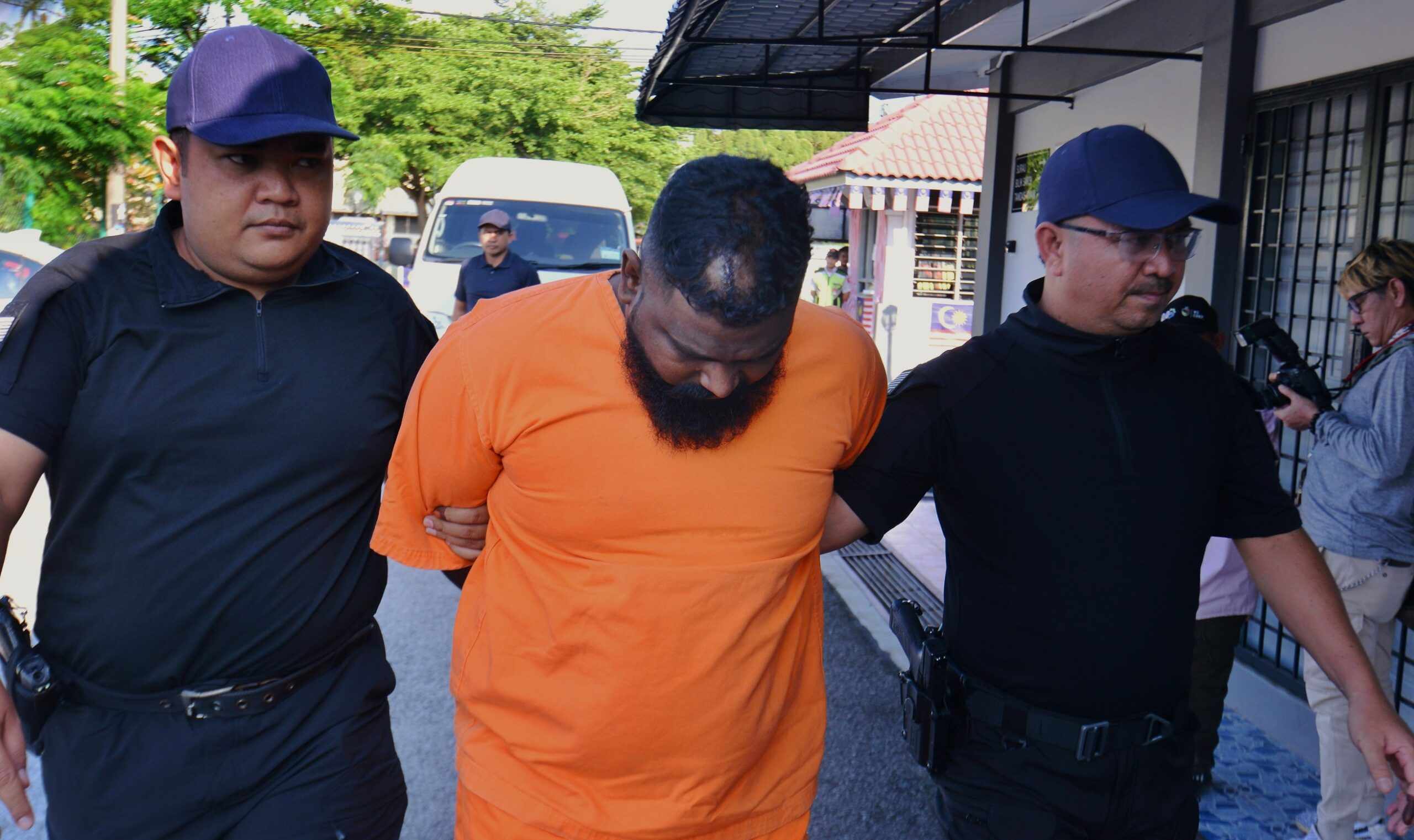 தந்தையை கொலை செய்ததாக ம​கன் ​​மீது குற்றச்சாட்டு