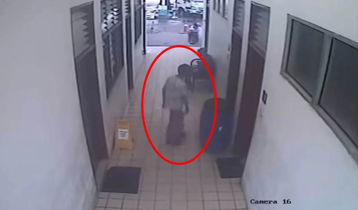 பெண்ணை ஒளிந்திருந்த பார்த்த ஆடவரை போலீஸ் தேடுகிறது