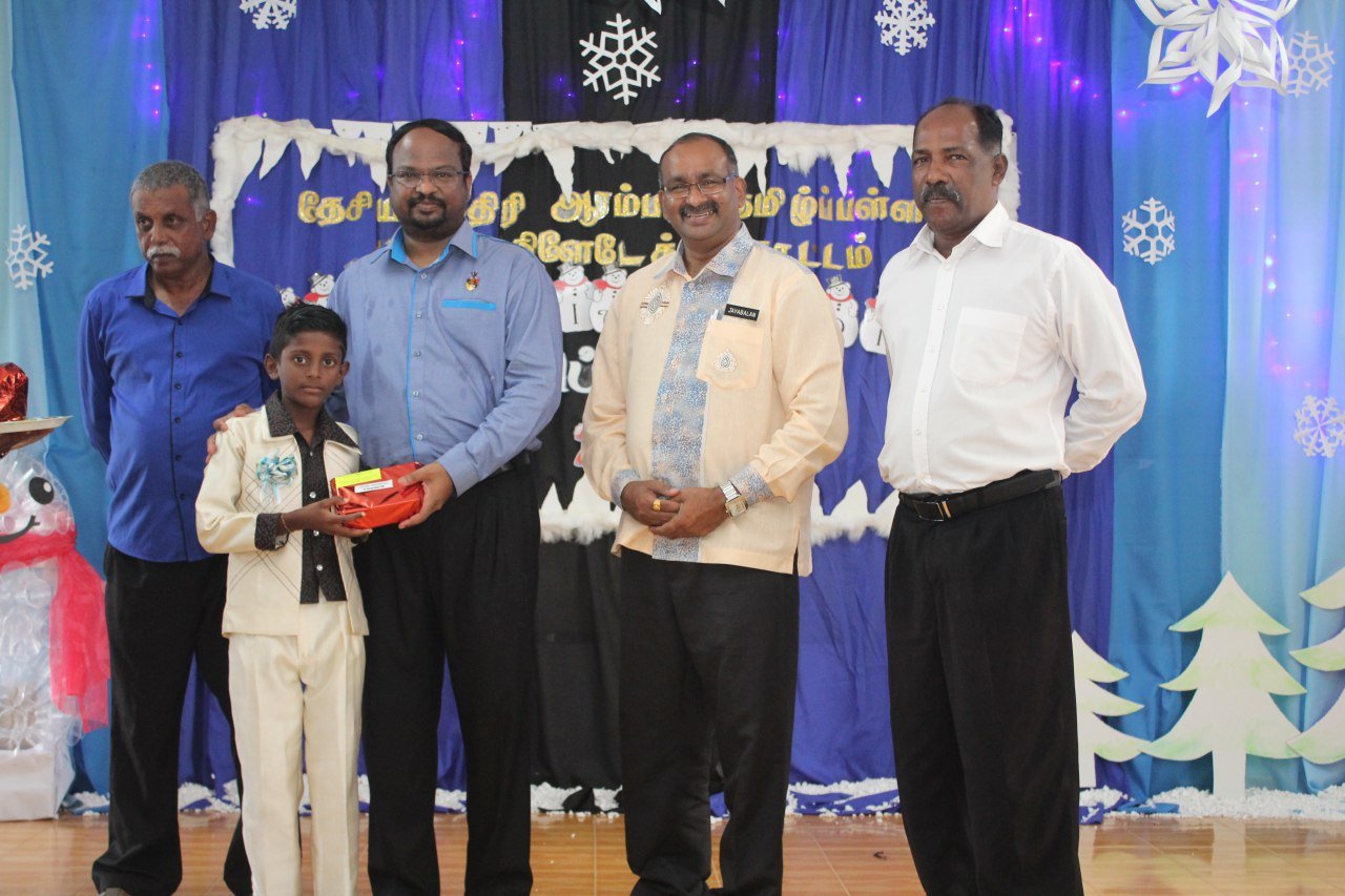 லோபாக் தொகுதியில் லி​ம் கிட் சியா​ங் ​தீவர பிரச்சாரம்