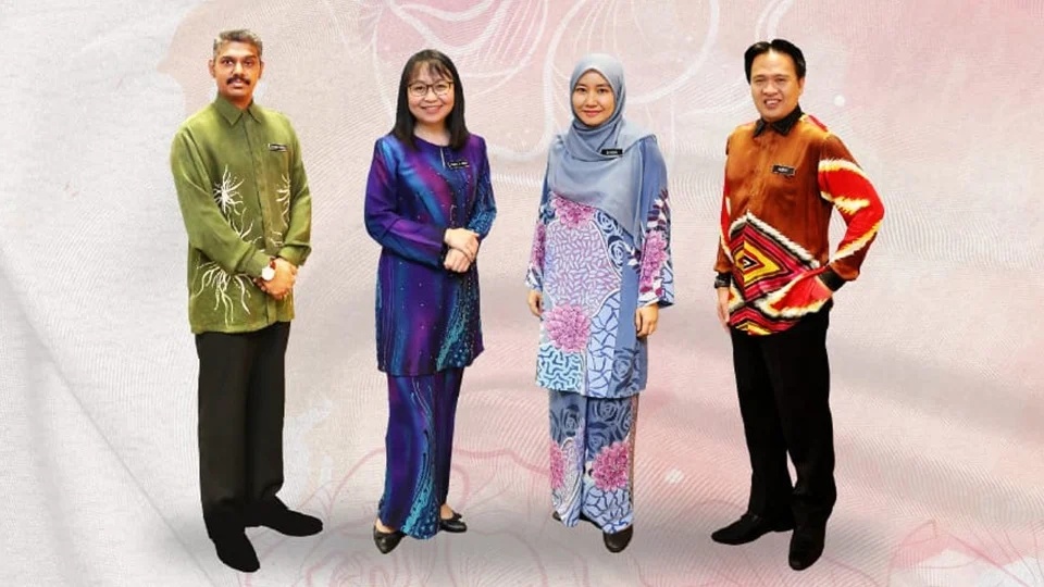 பாத்தேக் ஆடை கட்டாயமாக்கப்பட்டுள்ளது