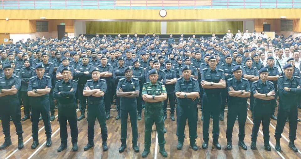 4,000 போலிஸ்காரர்கள் கடமையில் ஈடுபடுவர்