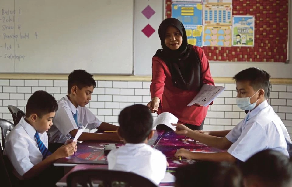 நாடு முழுவதும் 20 ஆயிரத்திற்கும் மேற்பட்ட ஆசிரியர்கள் பற்றாக்குறை