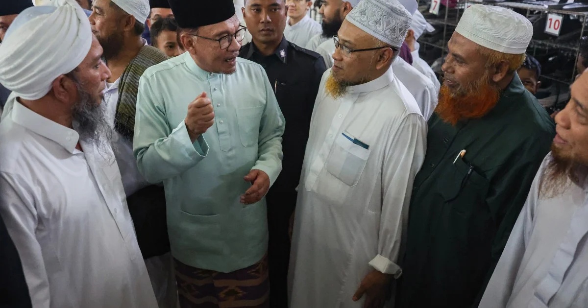 மூடா கட்சி மிரட்டுவதா