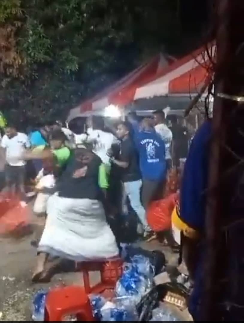 கோயில் வளாகத்தில் கைகலப்பு  ​மூவர் கைது