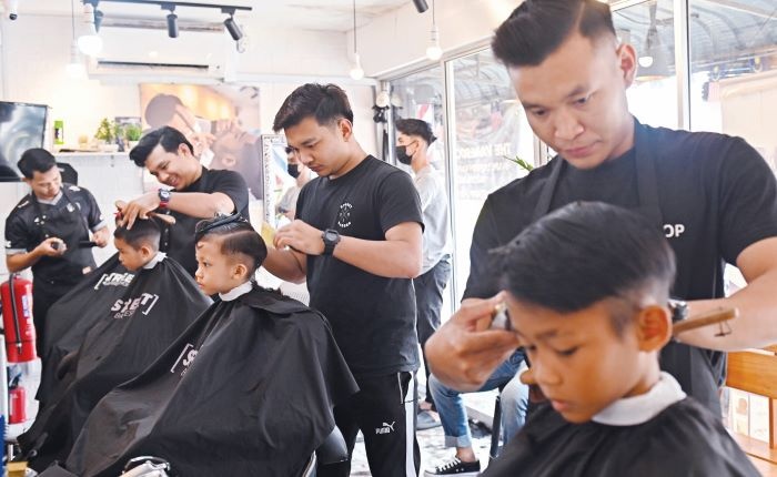 3 துறைகளில் பணியாற்றுவதற்கு 7,500 அந்நிய தொழிலாளர்களுக்கு அரசாங்கம் அங்கீகாரம்  அமைச்சர் சிவக்குமார் தகவல்