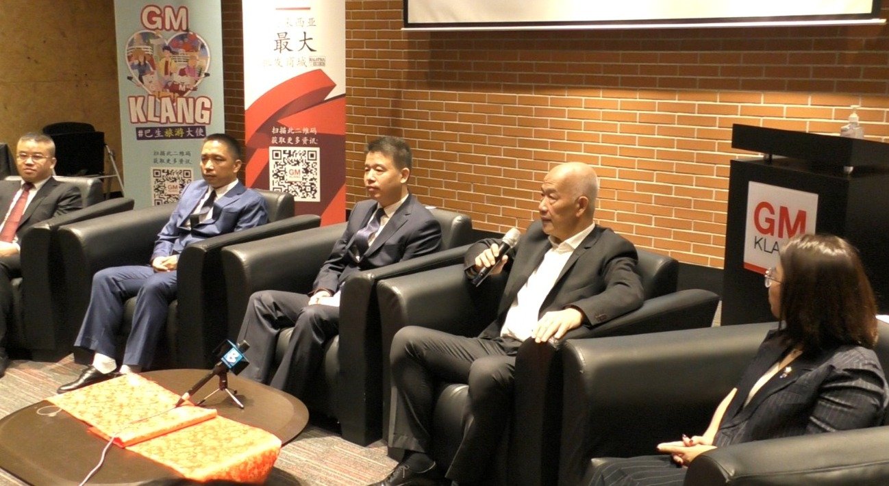 உயர்தர விநியோகஸ்தர்கள் மலேசியாவிற்கு தருவிக்கப்பட்டனர்