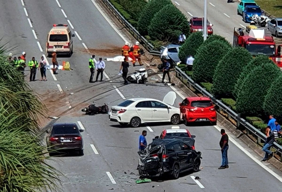 திங்கட்கிழமை நீதிமன்றத்தில் குற்றஞ்சாட்டப்படுவார்