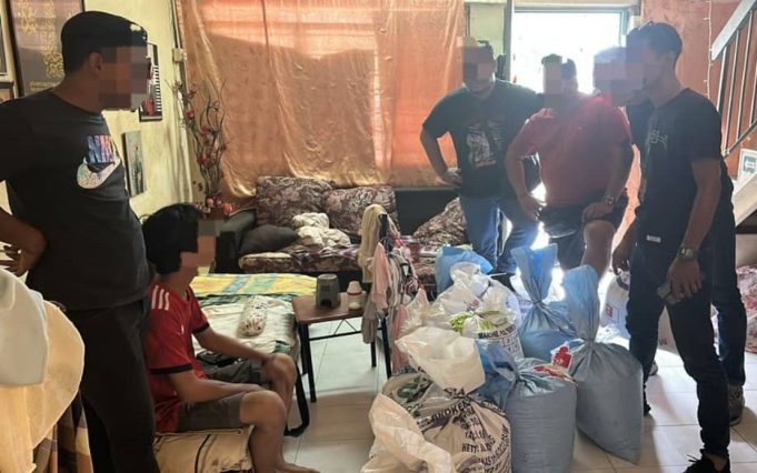 தொழிற்சாலையில் கொள்ளை, 6 ஆடவர்கள் கைது செய்யப்பட்டனர்