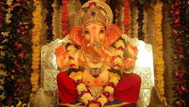 தங்க ரதத்தில் விநாயகப் பெருமான் வீதி உலா