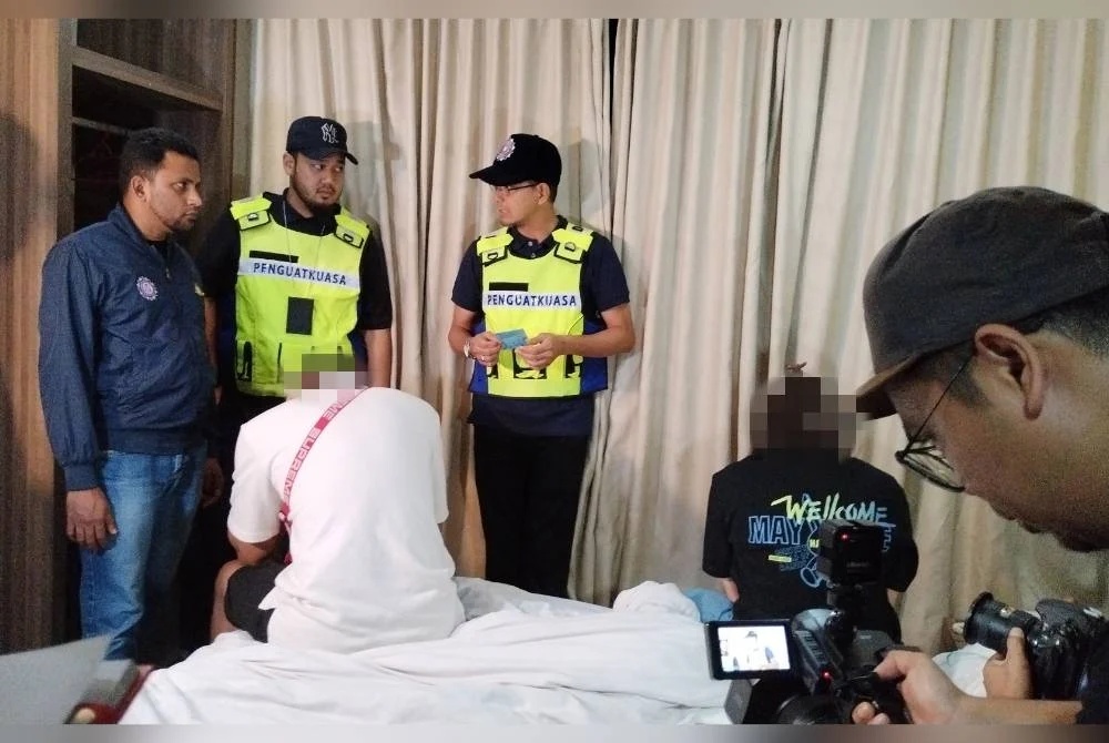 ஐந்து காதல் ஜோடியினர் பிடிபட்டனர்