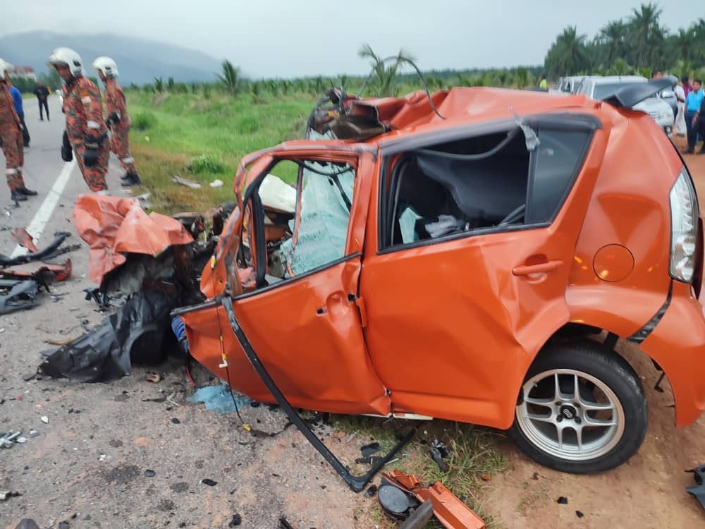 டிரெய்லர் லோரி மோதியதில் இரு நண்பர்கள் உயிரிழந்தனர்