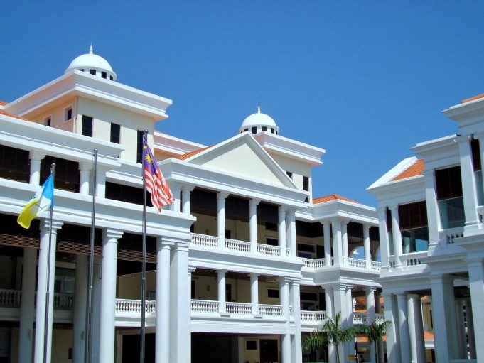 இந்தோனேசியப் பெண் கடத்தல், ஒன்பது பேர் மீது குற்றச்சாட்டு