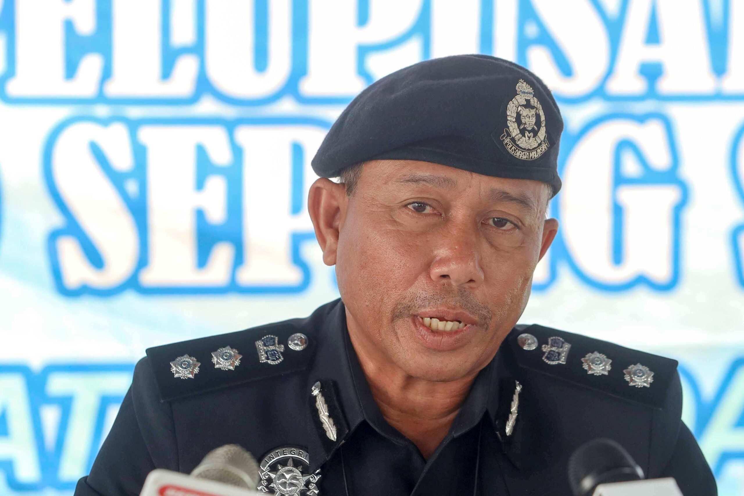 லோரிக்குள் ஆடவரின் சடலம், ஓட்டுநர் கைது