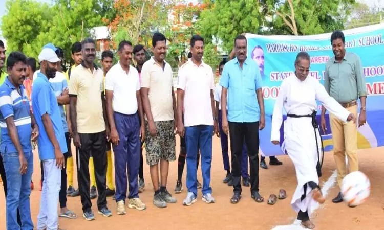 நாசரேத்தில் பள்ளிகளுக்கு இடையேயான மாநில கால்பந்து போட்டி தொடங்கியது