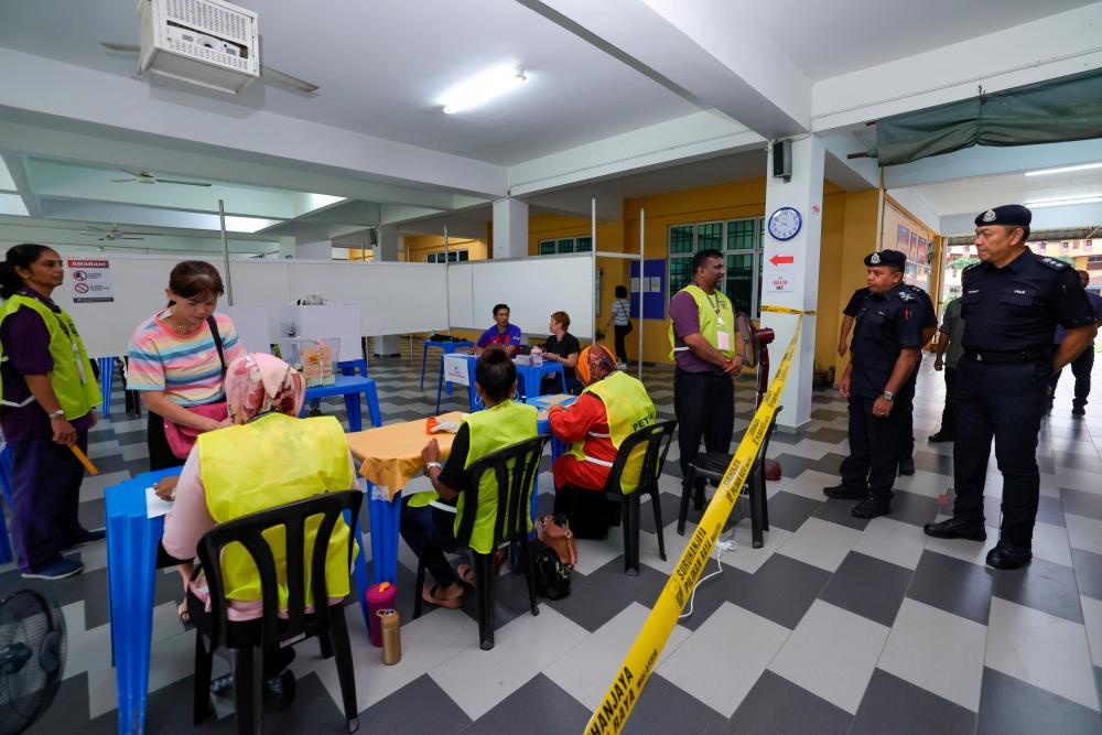 பூலாய் மற்றும் சிம்பாங் ஜெராம் இடைத் தேர்தல் வாக்ளிப்பு தொடங்கியது