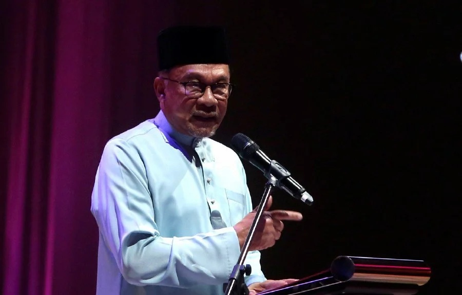 பிரதமரை விமர்சிப்பதா? உதவி போலீஸ் பெண் கைது