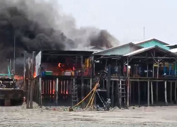 பூலாவ் கெத்தாமில் தீ பலகை கடைகள் அழிந்தன