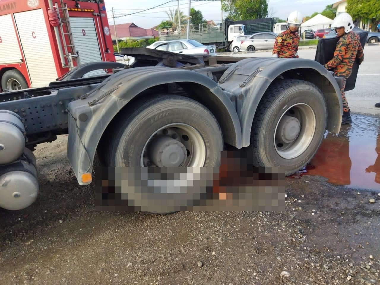 லோரியின் அடியில் சிக்கி ஓட்டுநர் மரணம்