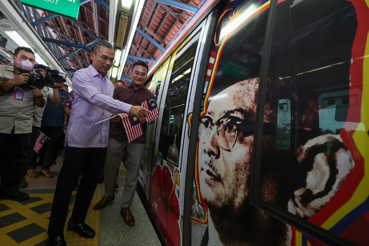 எல்.ஆர்.டி. ரயில்களக்க சிறப்பு வண்ணம்