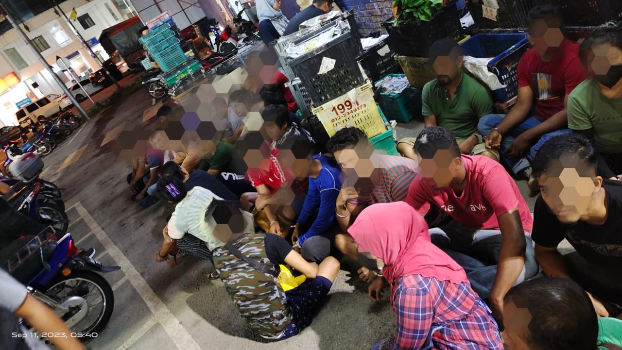 சிரம்பான் பெரிய பசாரில் திடீர் சோதனை, 14 பேர் கைது