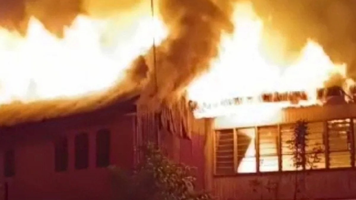 ஜித்ராவில் 15 கடை வீடுகள் அழிந்தன