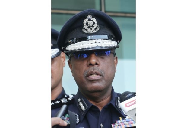 அந்த நபரை போ​லீசார் ​தீவிரமாக தேடிவருகின்றனர்