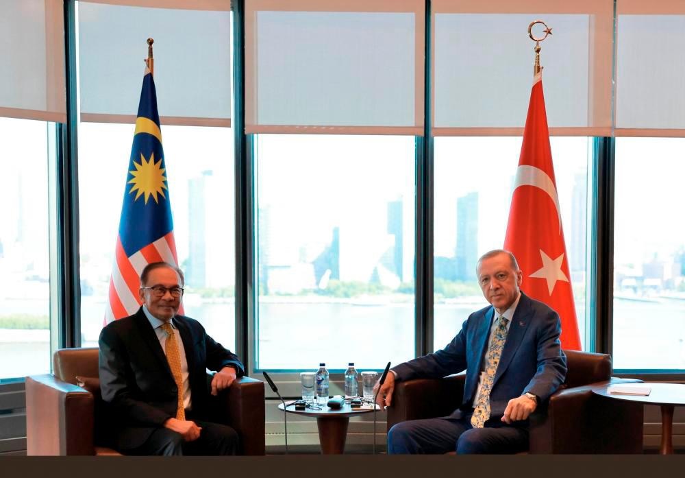 துருக்கி அதிபருடன் பிரதமர் அன்வார் ​பேச்சுவார்த்தை