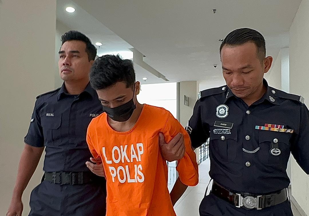 வயது குறைந்த பெண்ணிடம் பாலியல் பலாத்காரம்