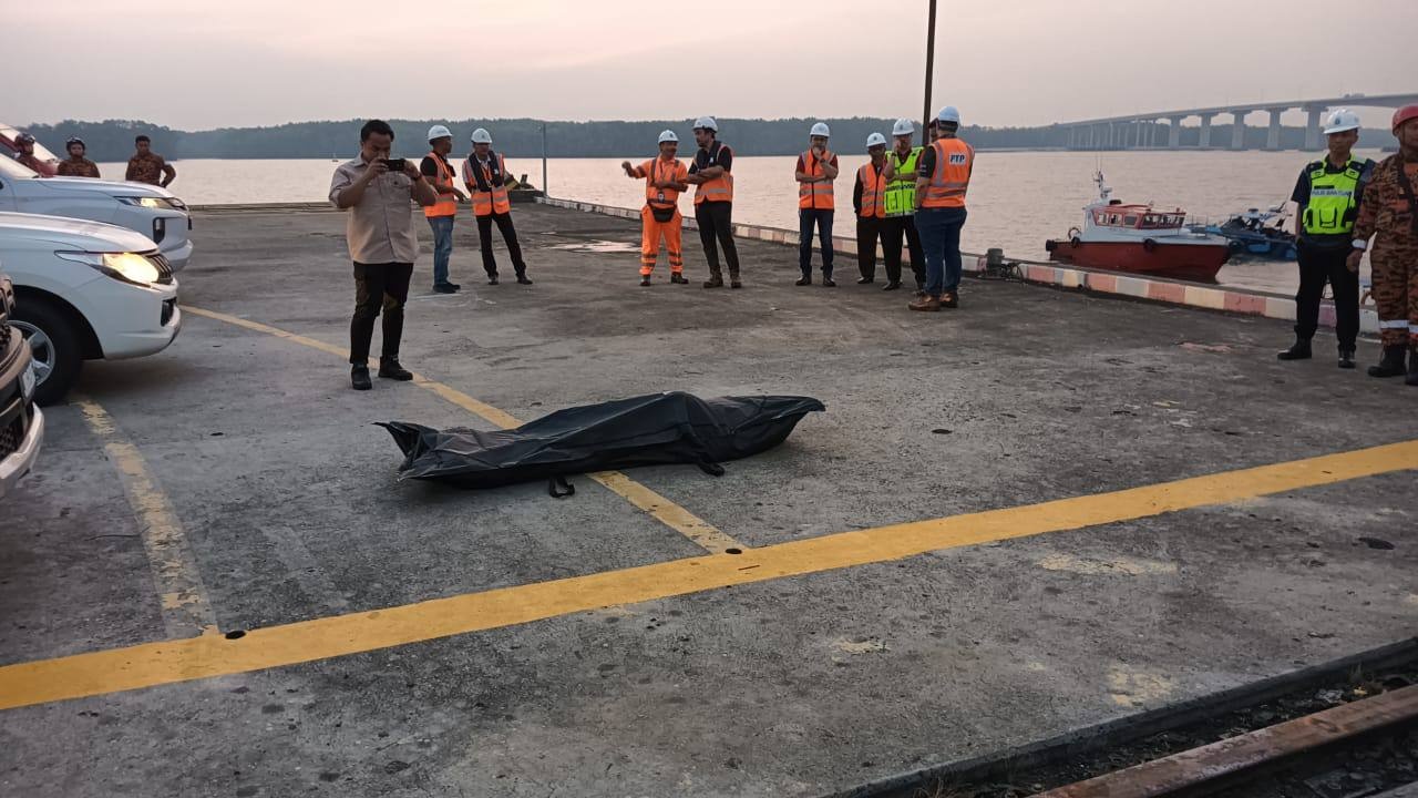 கப்பலில் இருந்து விழுந்தவரின் சடலம் மீட்கப்பட்டது