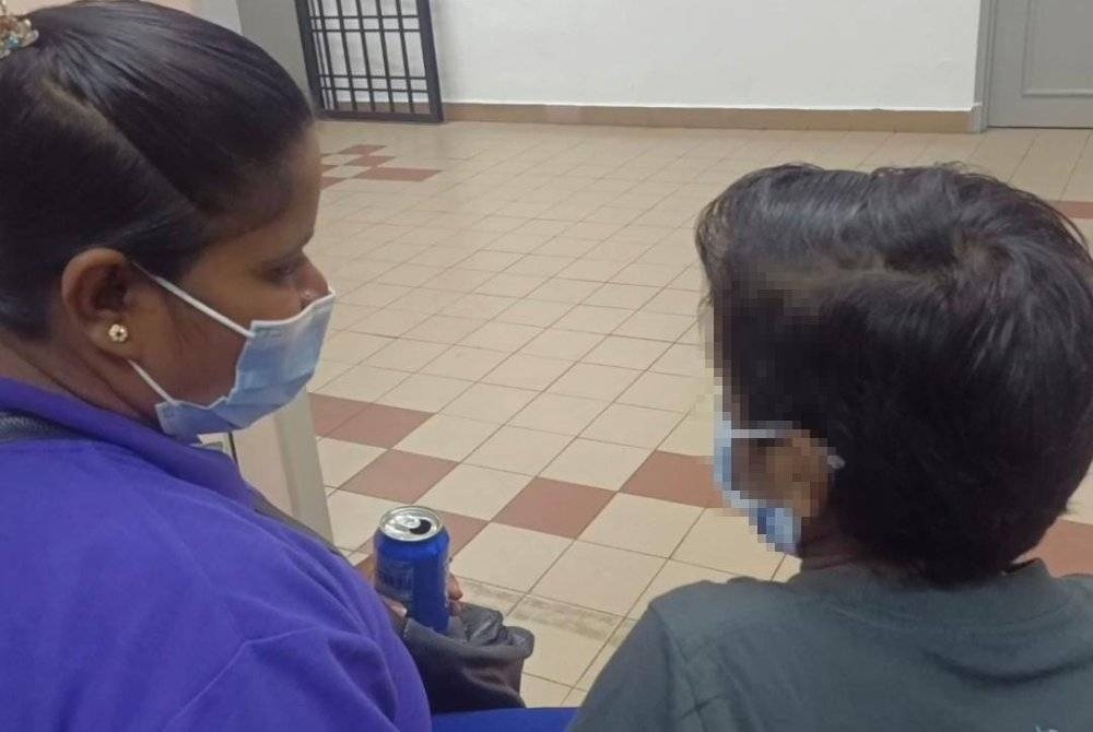 தாயாரிடம் சிறுவன் ஒப்படைக்கப்பட்டான்