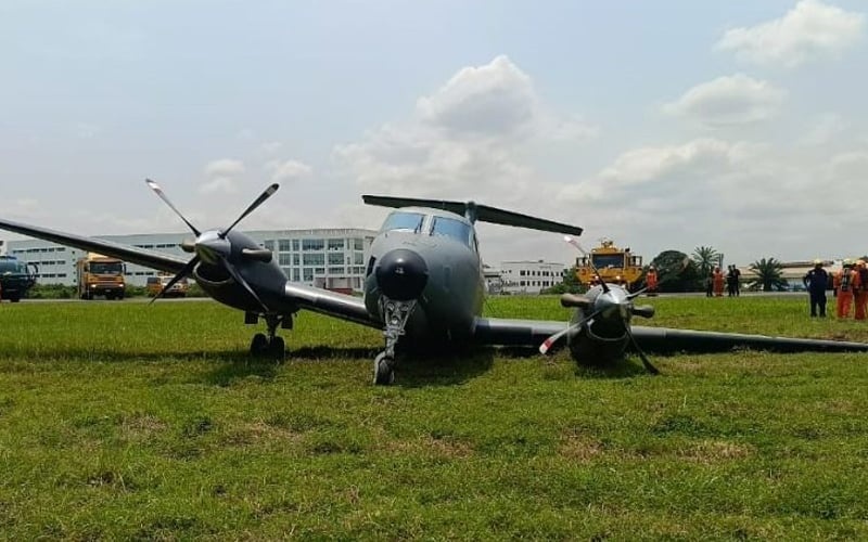 இராணுவ விமானம் அவசரத் தரையிறக்கம்