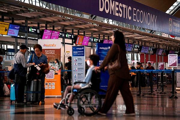 டெர்மினல் 2 இரண்டின் கூரை இடிந்து விழுந்தது