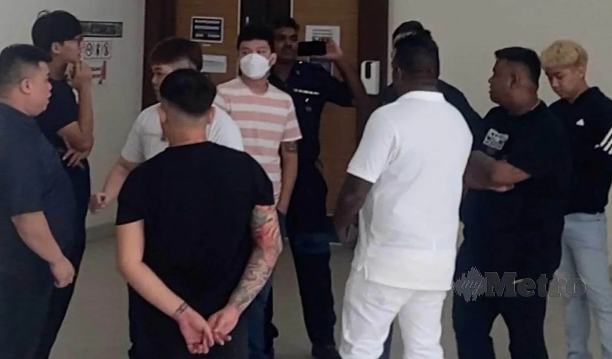 9 ஆடவர்களும் தங்களின் தவற்றை இன்று மஜிஸ்திரேட் ஃபாதின் டலிலா காலின் முன் ஒப்புக் கொண்டுள்ளனர்.