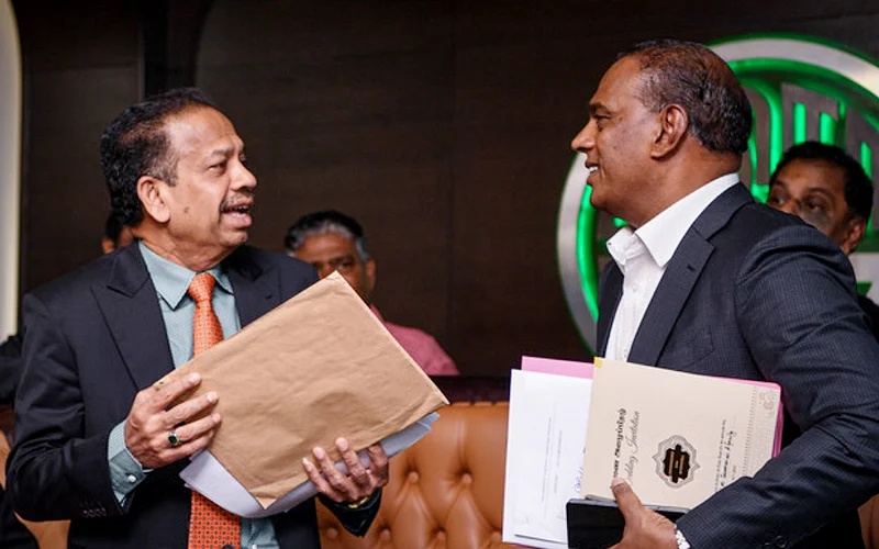 விக்னேஸ்வரன், சரவணனுக்கு போட்டி இருக்கக்கூடாது