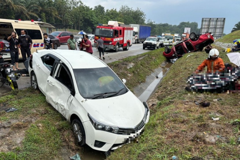 கோர விபத்தில் மூவர் உயிரிழந்தனர்