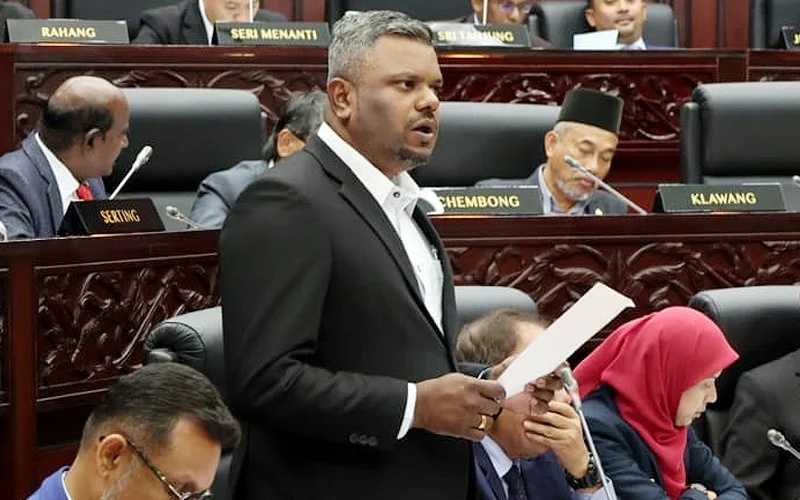 அந்நிய நாட்டவர்களுக்கு வர்த்தக லைசென்ஸ் முடக்கப்பட வேண்டும்