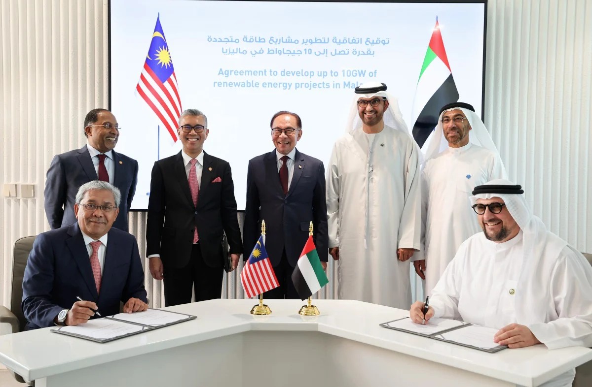 4 ஆயிரம் கோடி வெள்ளிக்கு முதலீடு பேரம் நடைபெற்றுள்ளது