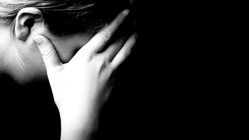 21 வயது பெண்ணை மானபங்கம் செய்ததாக இரு இராணுவ அதிகாரிகள் மீது விசாரணை