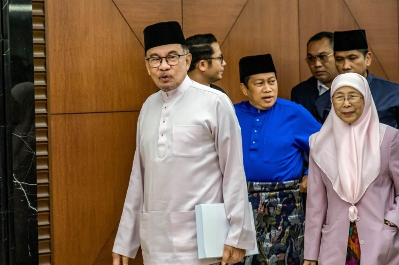 இஸ்லாம் அல்லாத வழிபாட்டுத் தளங்களுக்கு 5 கோடி வெள்ளி